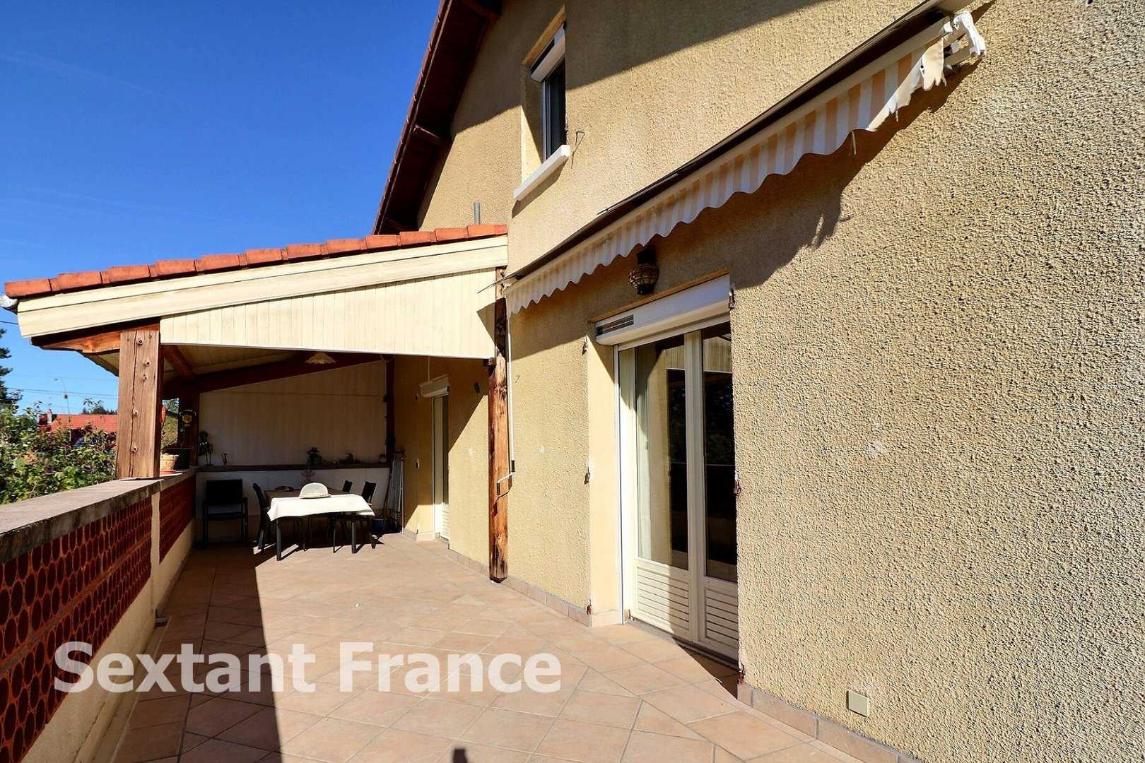 House in Orleat, Auvergne-Rhone-Alpes 12589741