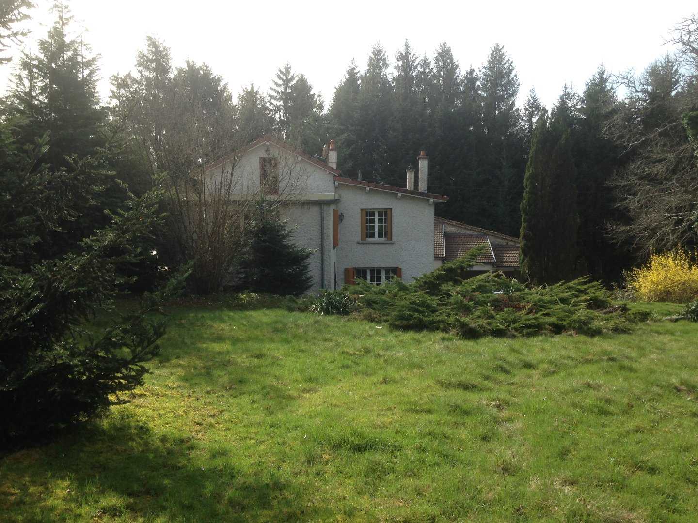 жилой дом в Celles-sur-Durolle, Auvergne-Rhône-Alpes 12589780