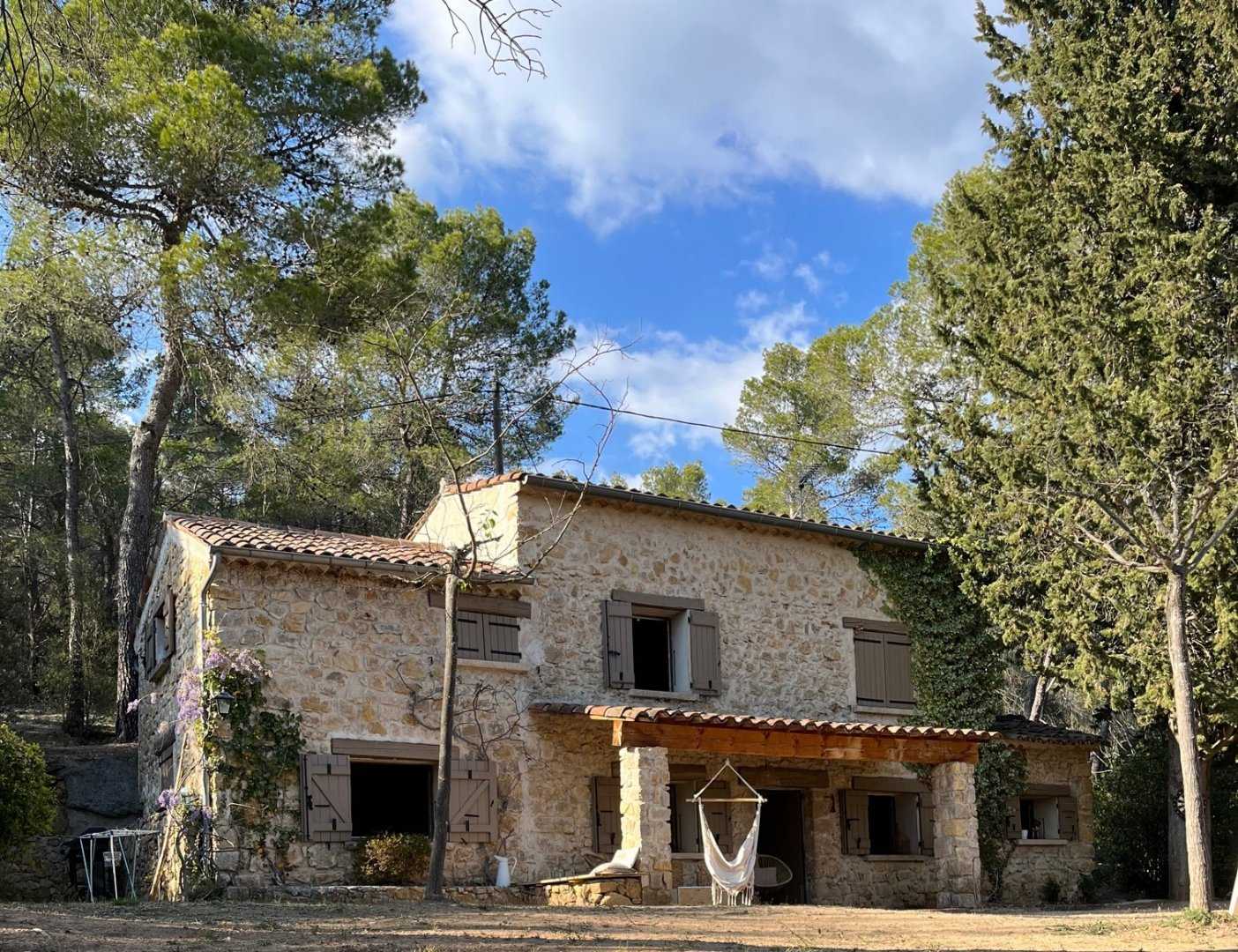 房子 在 Salernes, Provence-Alpes-Cote d'Azur 12590413