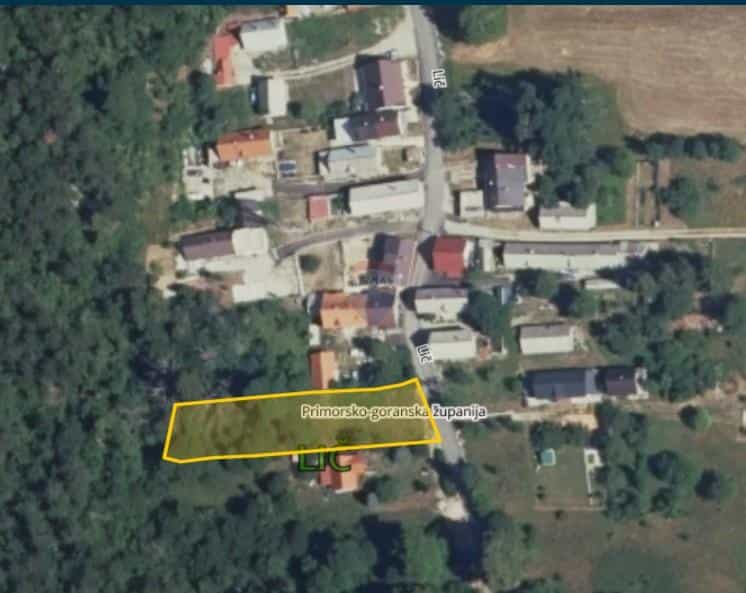 Terre dans Fuzine, Primorsko-Goranska Zupanija 12590642