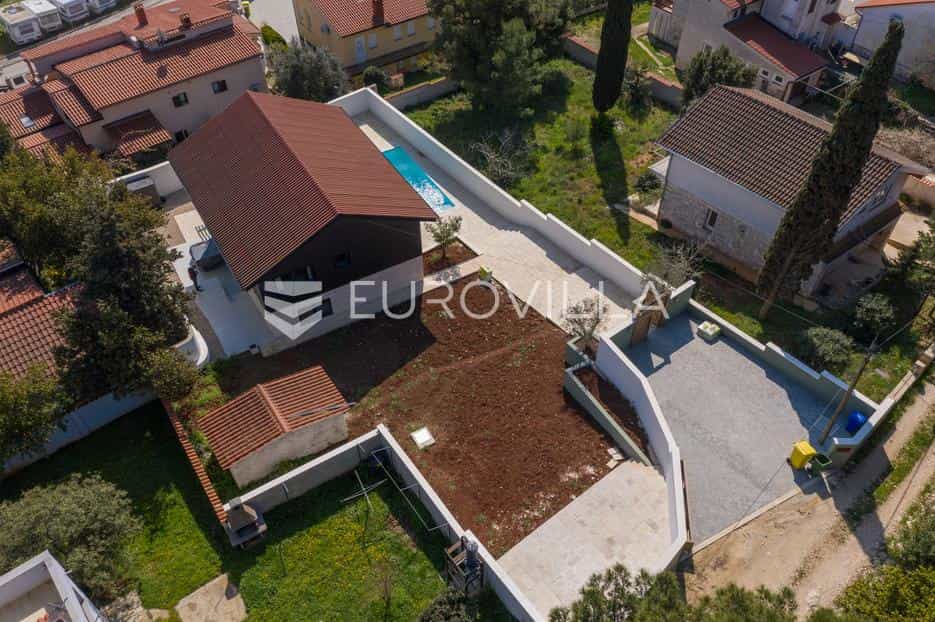 жилой дом в Premantura, Istarska županija 12590684