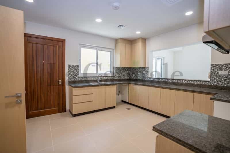 House in Dubai, Dubayy 12590697