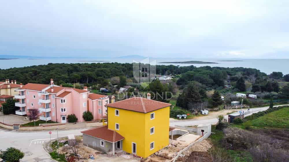 σπίτι σε Premantura, Istria County 12591021