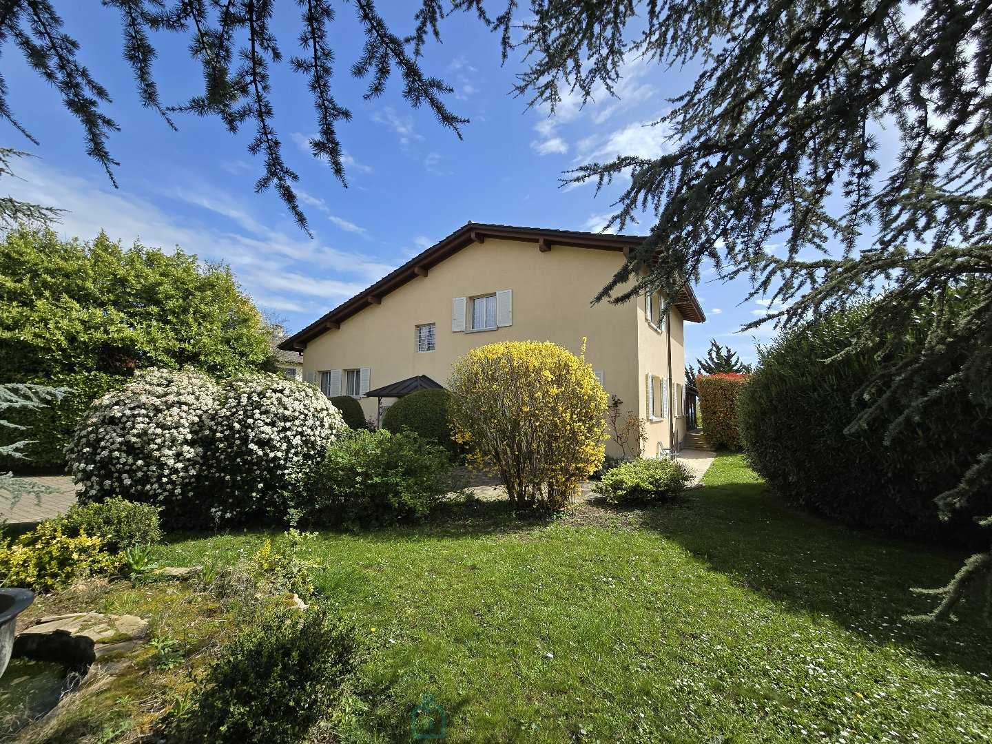 Casa nel Divonne-les-Bains, Alvernia-Rodano-Alpi 12591665