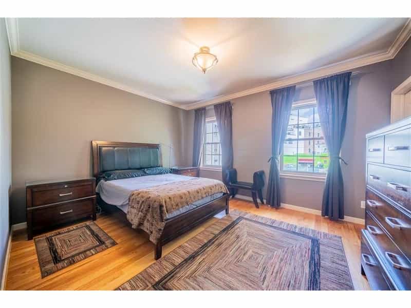 Residential in Jersey City, New Jersey 12593012