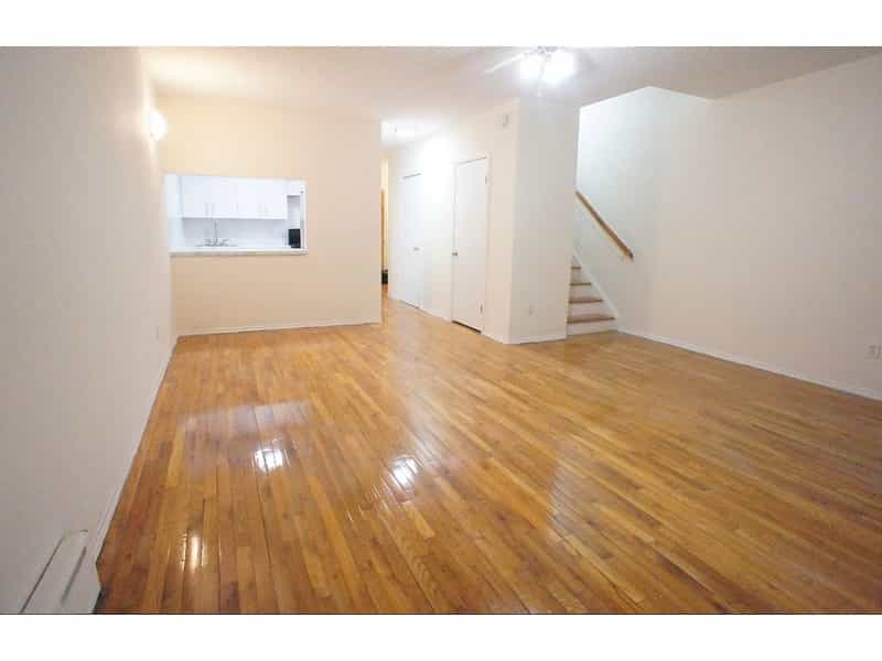 Commercial in New York, New York 12593527