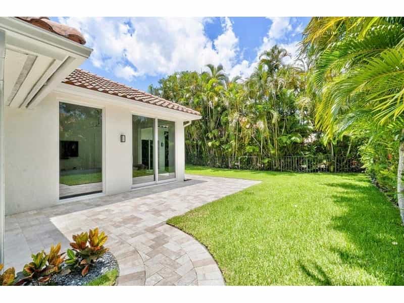 House in Lakeside Green, Florida 12595430