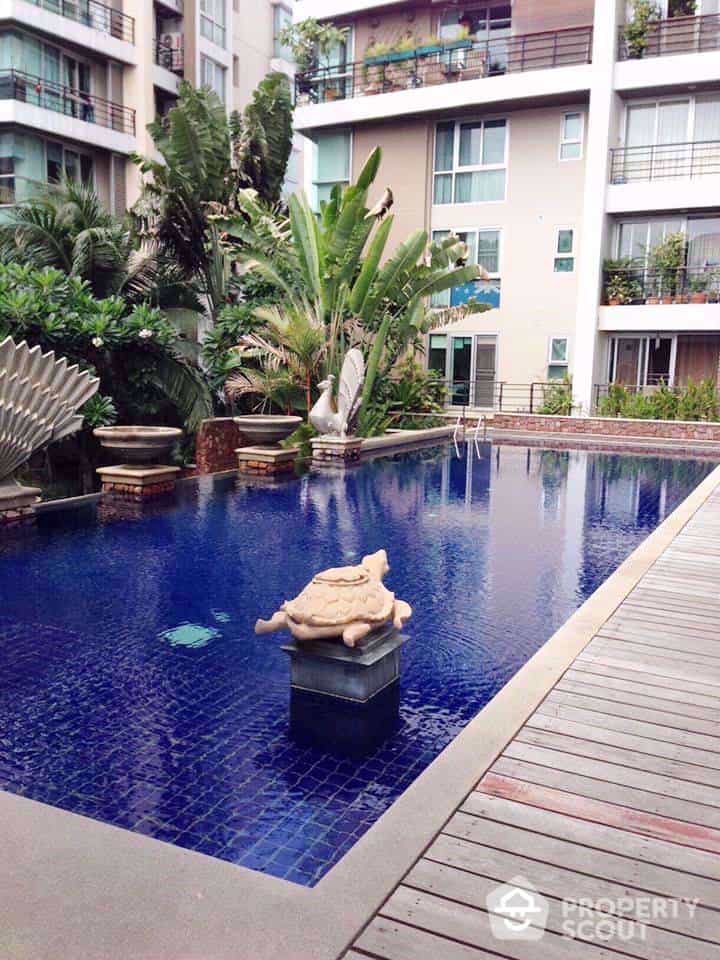 Condominium in Ban Bang Krabueang, Samut Prakan 12597402