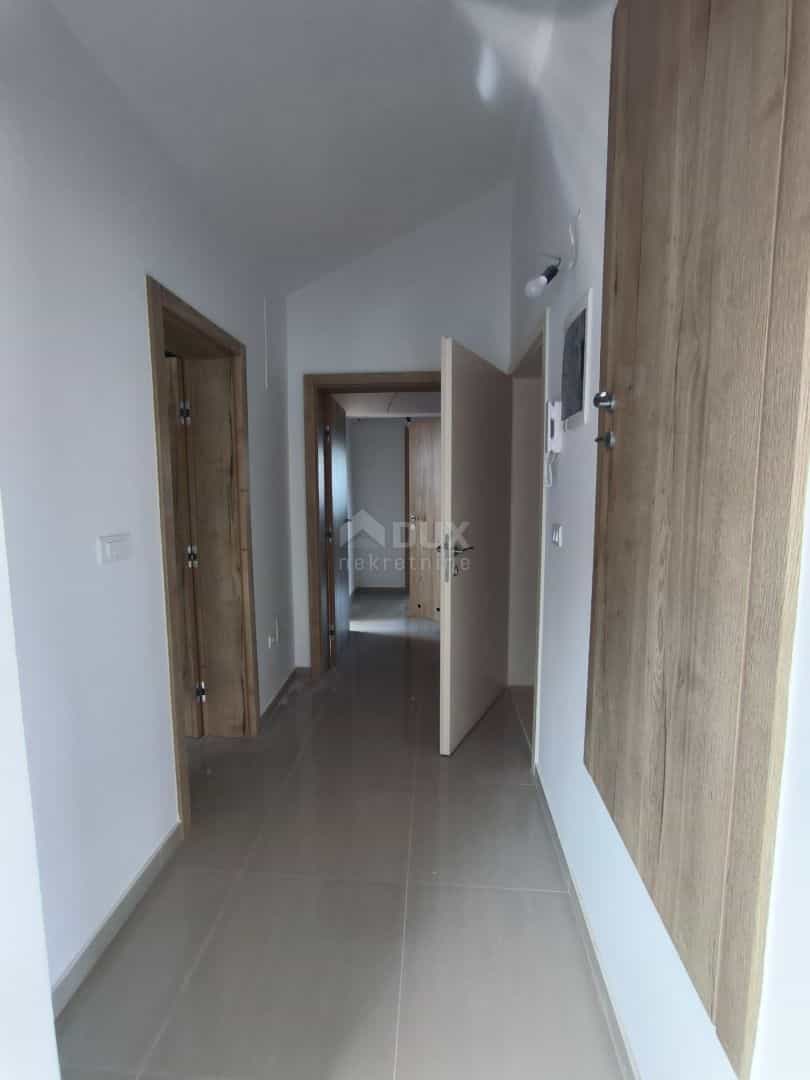 Condominium dans Premantura, Istria County 12604127