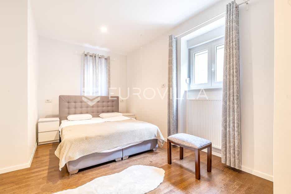 Condominium dans Zagreb, Zagreb, Grad 12604655