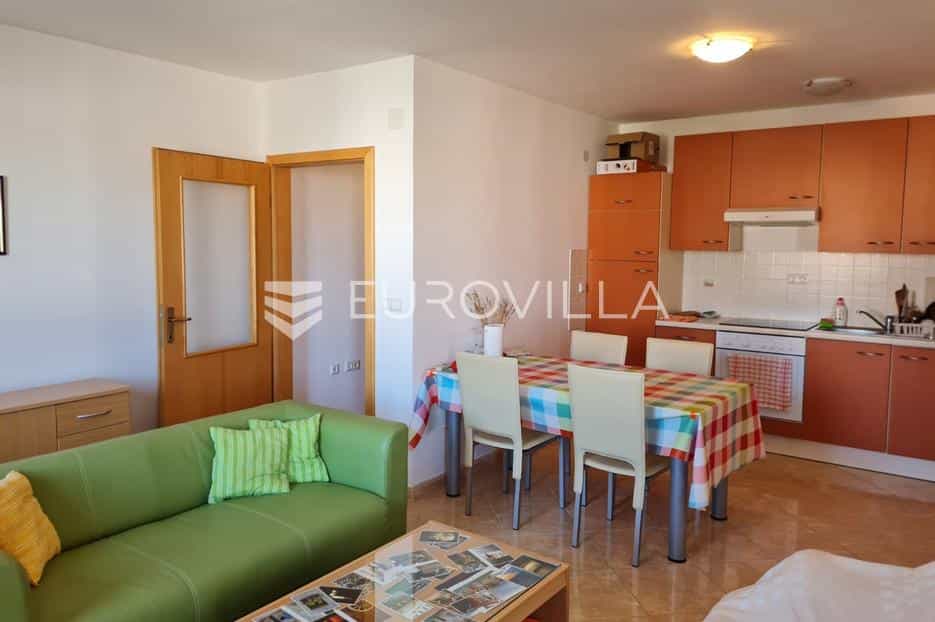 Condominium in Sveti Lovrec Pazenaticki, Istarska Zupanija 12604661
