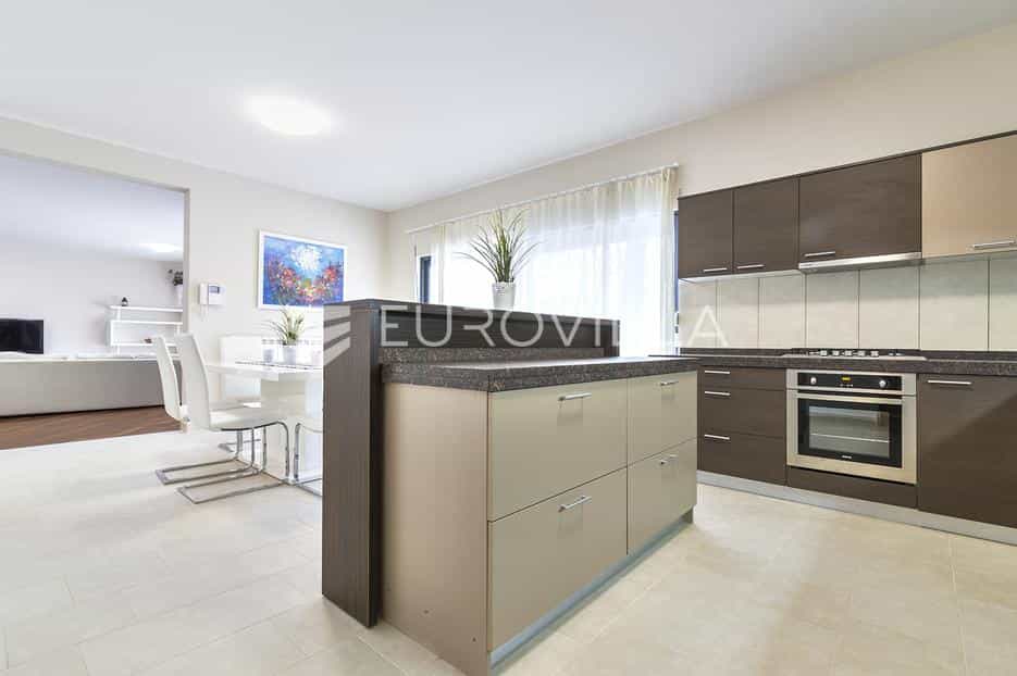 Condominium in Remete, Zagreb, grad 12604671