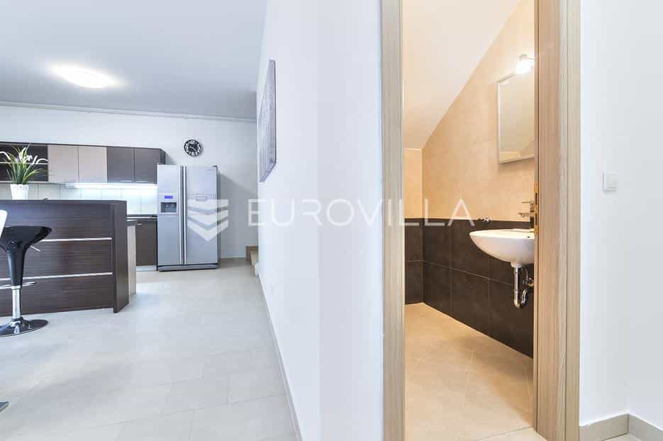 Condominium in Zagreb,  12604671