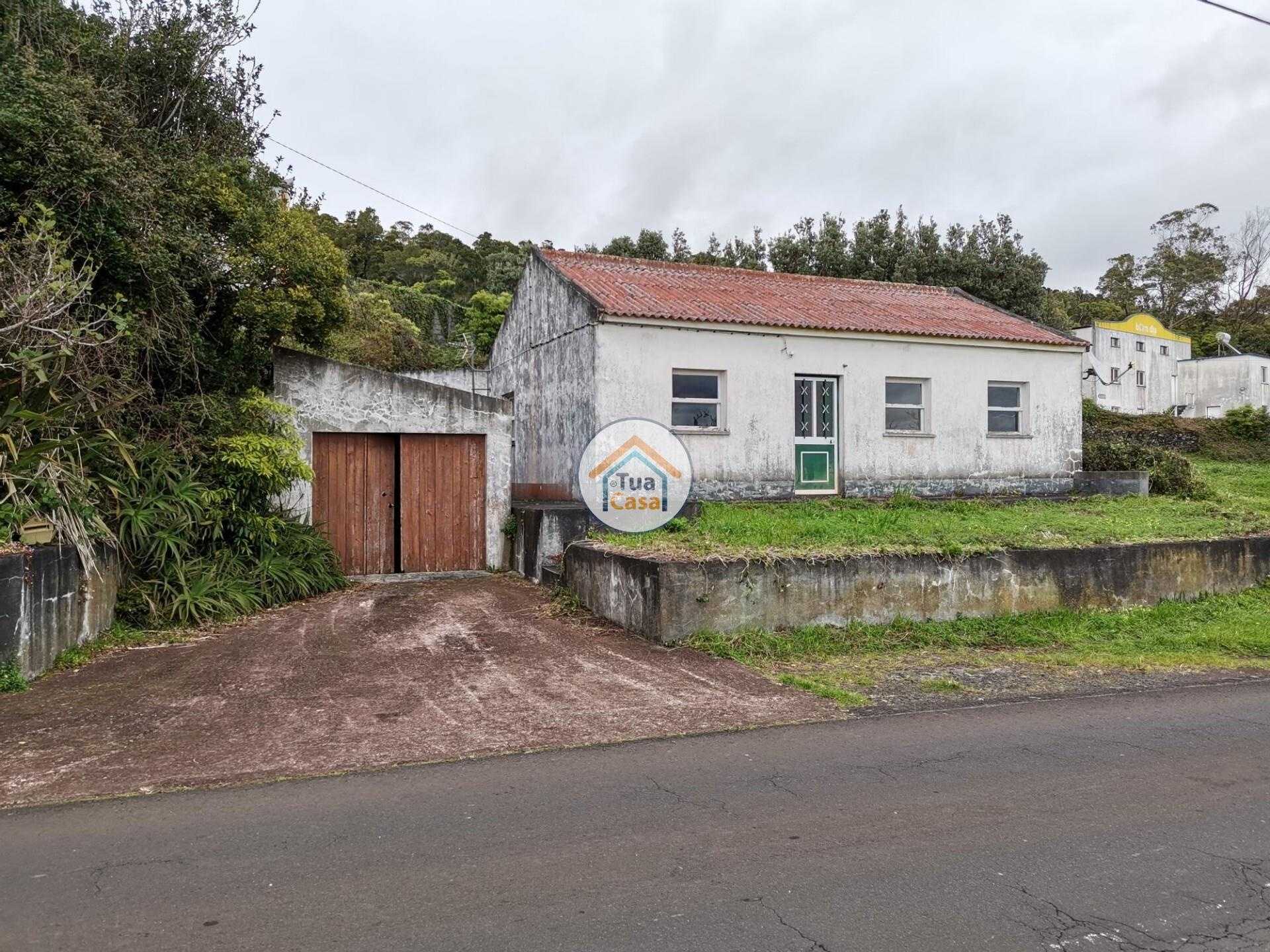 Hus i Calheta, Azores 12605366
