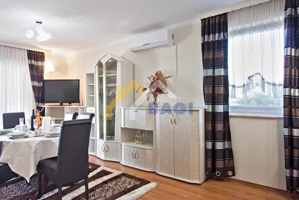Condominium in Valdebek, Istarska Zupanija 12605559