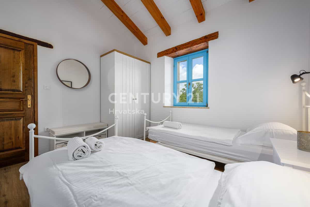 casa en Sveti Lovreč, Istria County 12605882