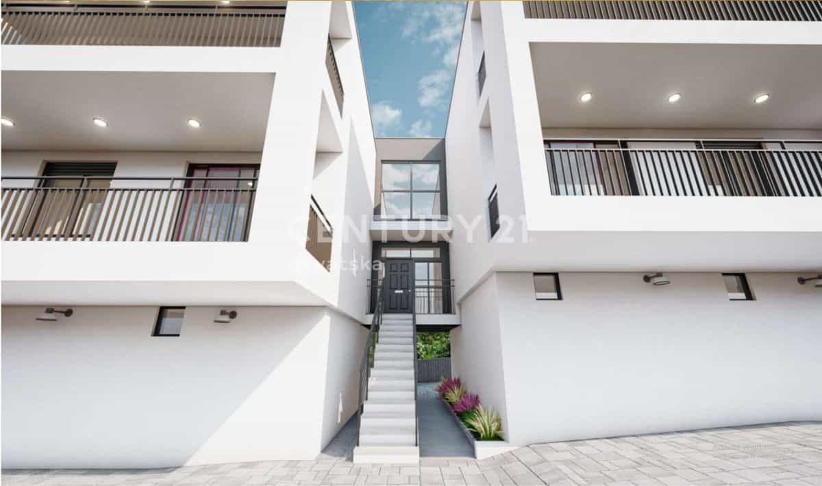 Condominium in Zadar, Zadar County 12605883