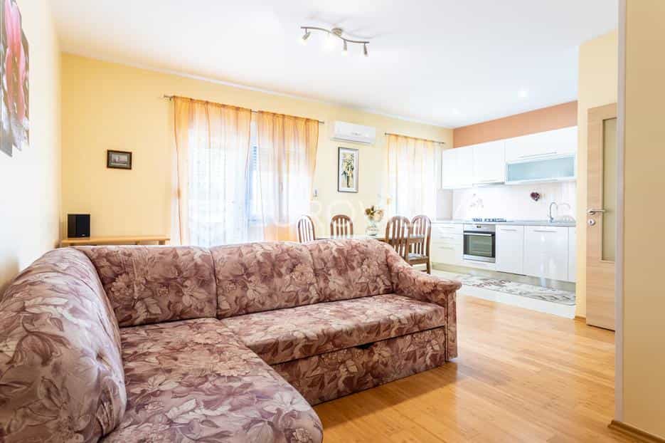 Condominium in Strmen Dolac, Splitsko-Dalmatinska Zupanija 12606461
