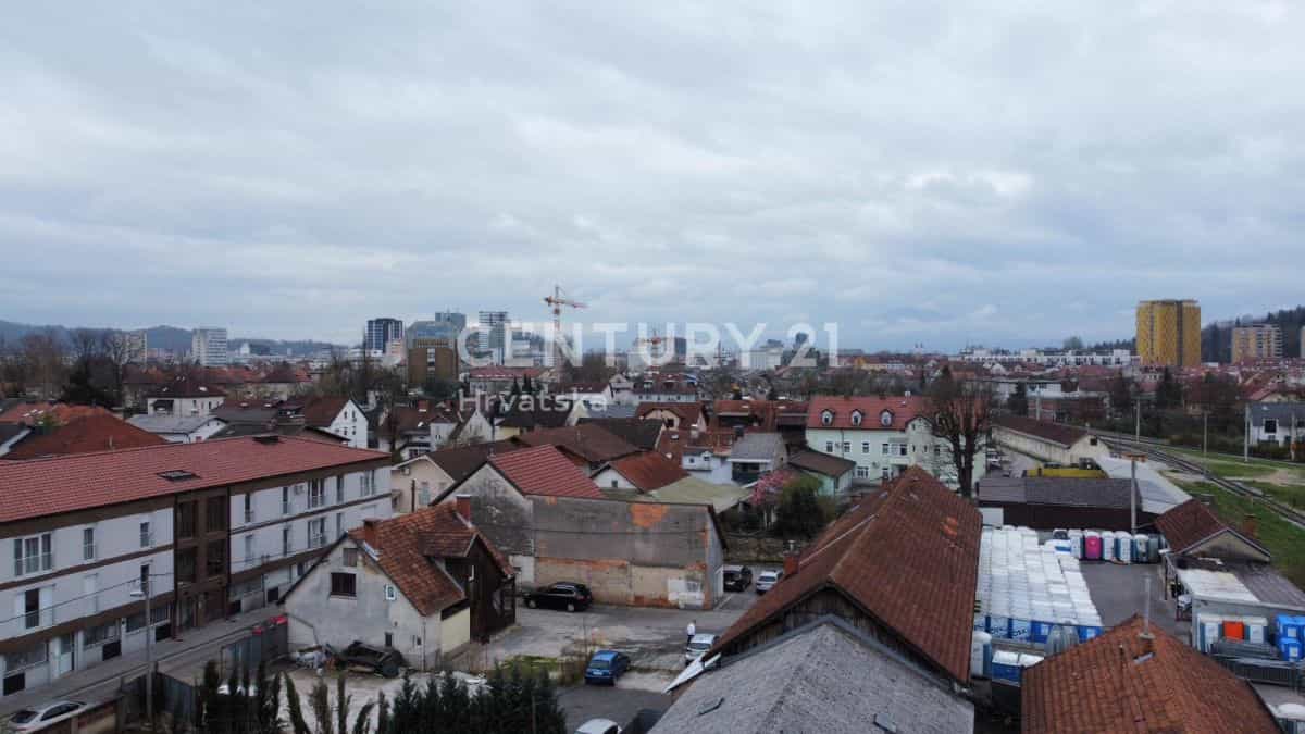 나라 에 Brinje, Licko-Senjska Zupanija 12608415
