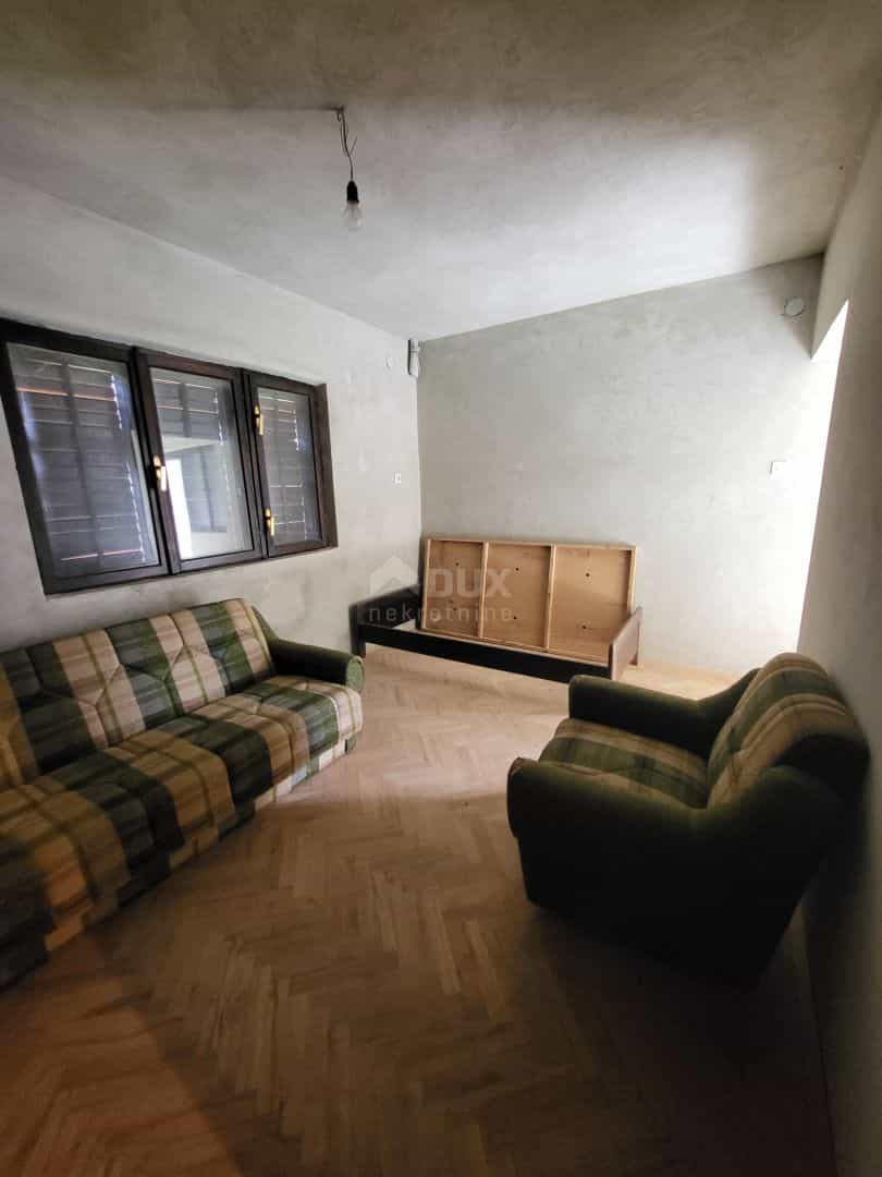rumah dalam Brušane, Ličko-senjska županija 12608682