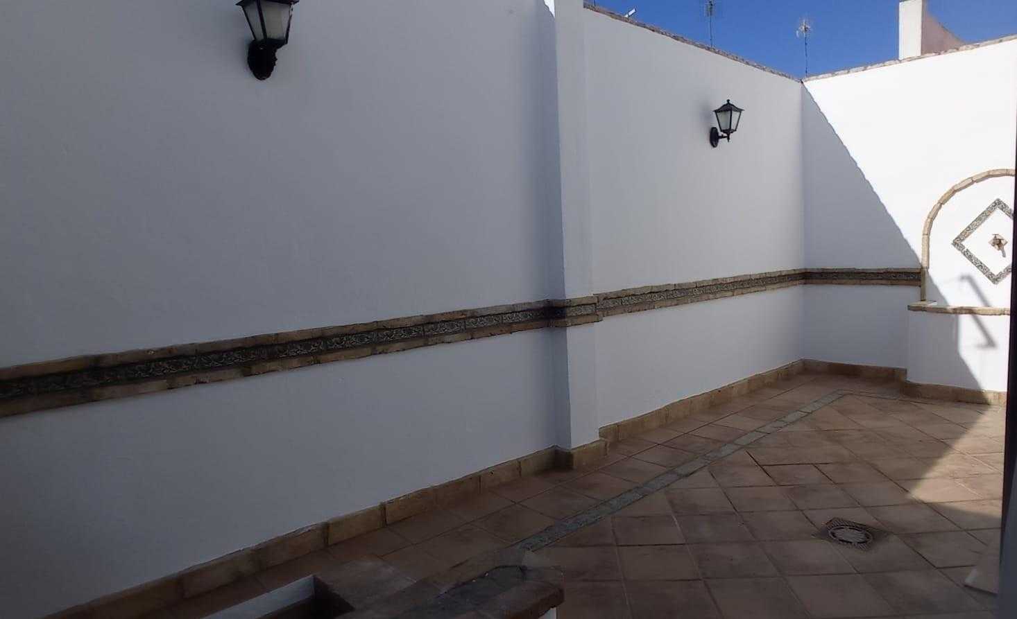 房子 在 Sanlúcar la Mayor, Andalucía 12608861