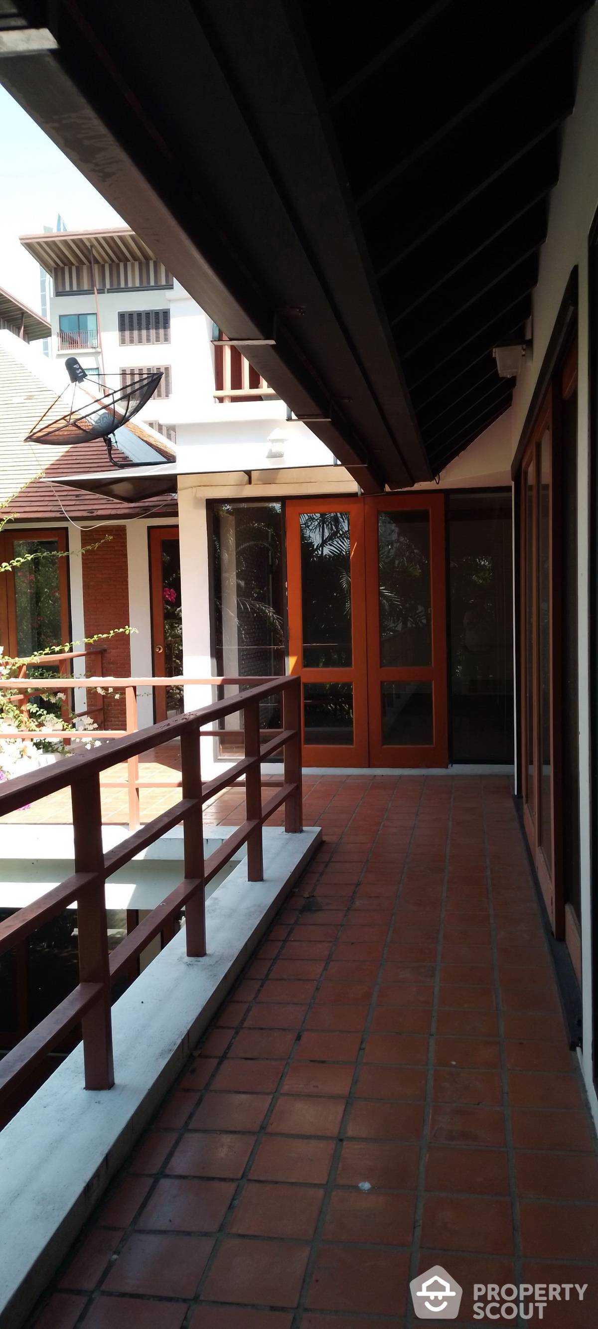 Dom w Ban Bang Krabueang, Samuta Prakana 12610034