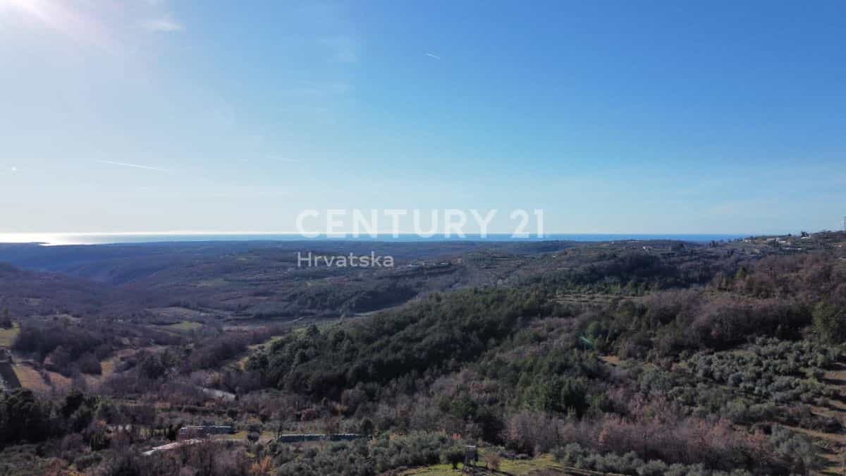 Land in Grožnjan, Istria County 12610898