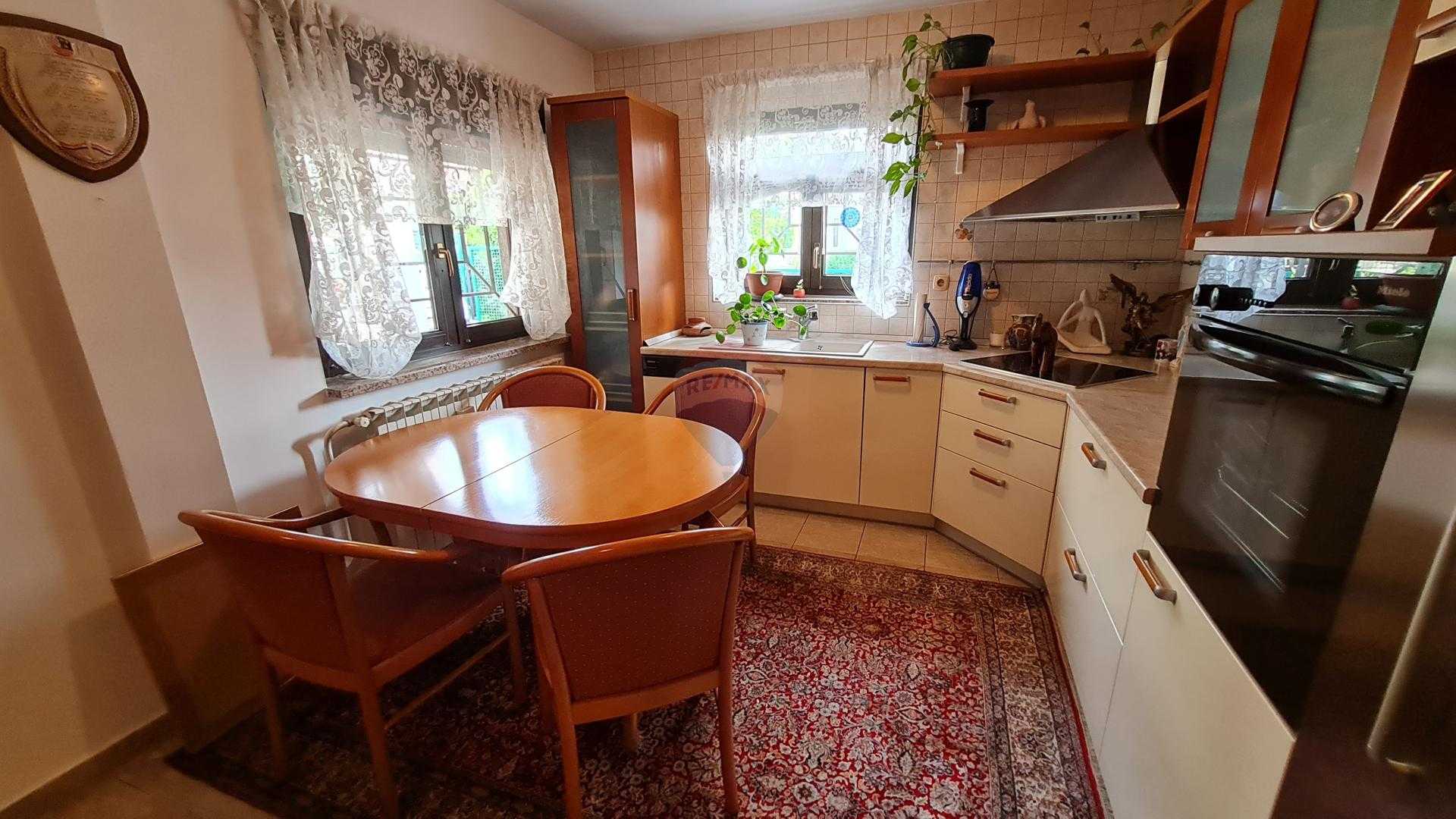Casa nel Sesvete, Zagabria, Laurea 12611676