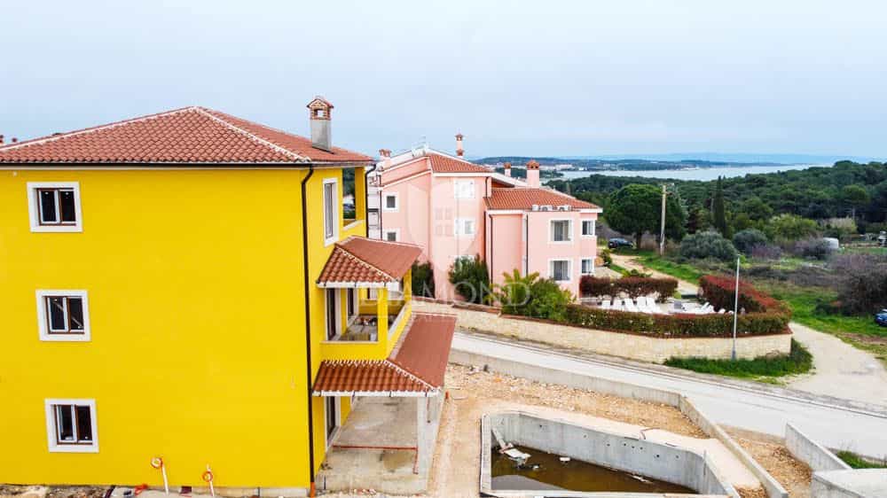Talo sisään Premantura, Istria County 12611805