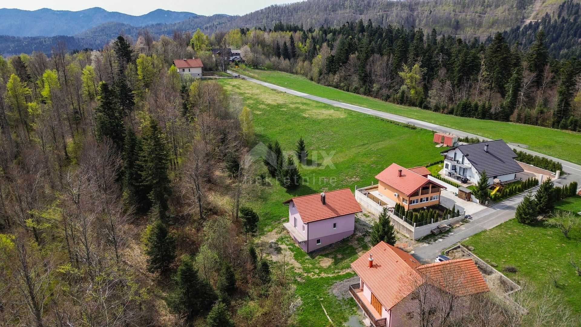 房子 在 Benkovac Fužinski, Primorsko-goranska županija 12612025