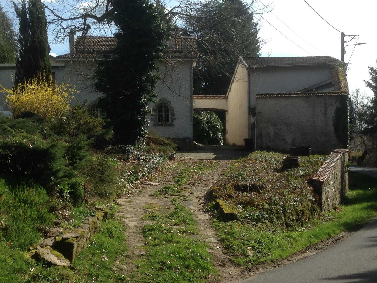 Hus i Celles-sur-Durolle, Auvergne-Rhône-Alpes 12612200