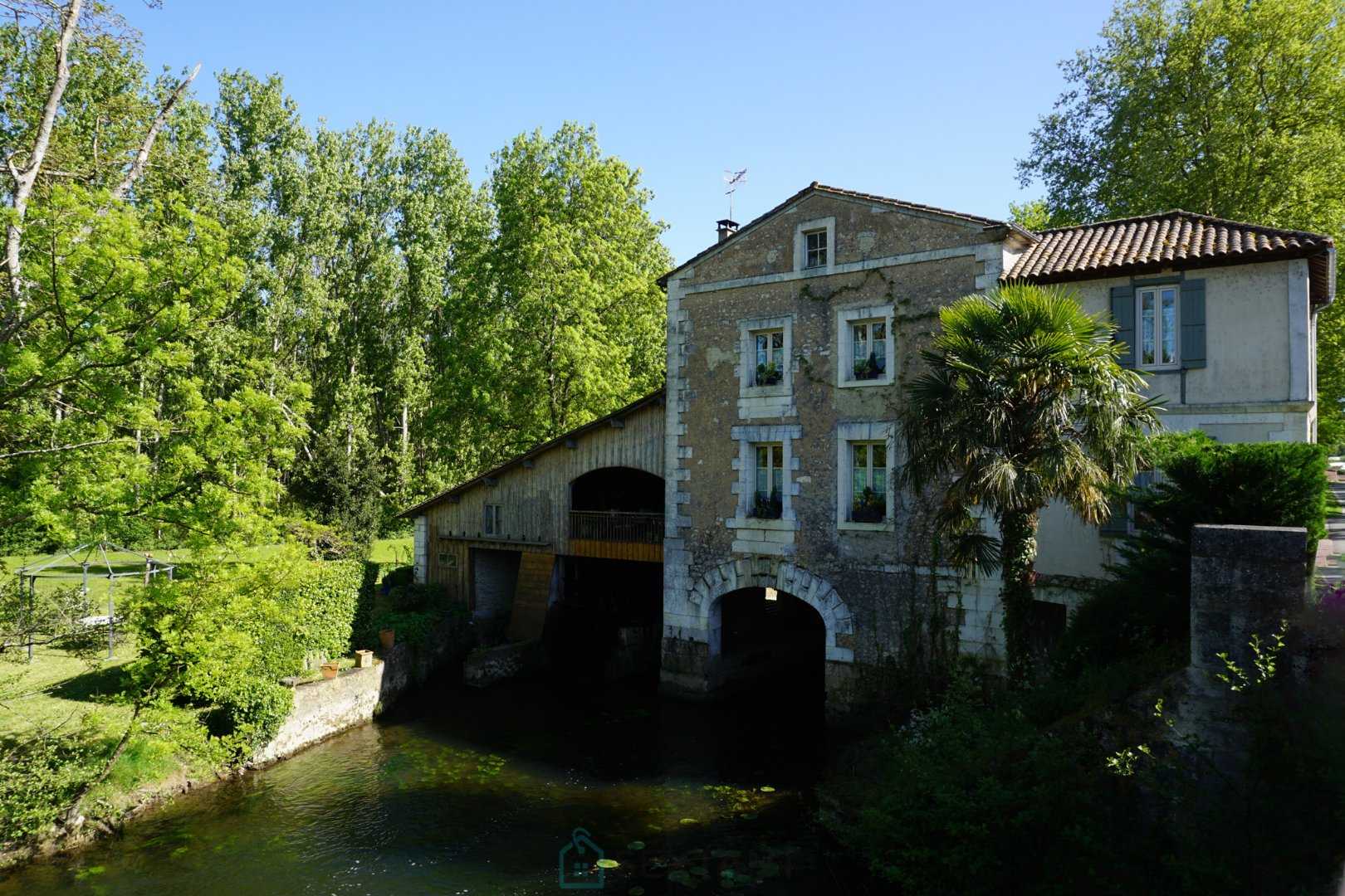Residentieel in Villetoureix, Nouvelle-Aquitaine 12612210