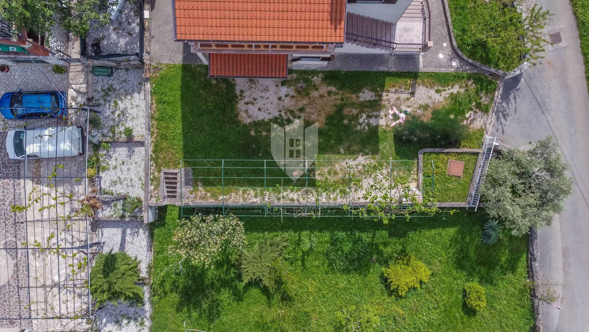 casa en Brtoniglá, Istarska Županija 12612241