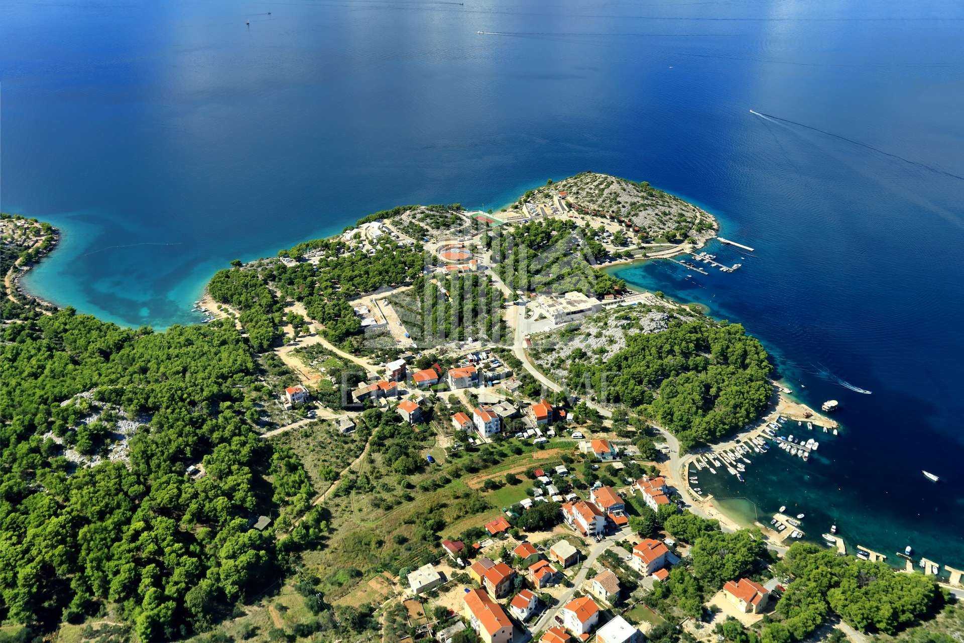 Land in Pakostane, Zadarska Zupanija 12612443