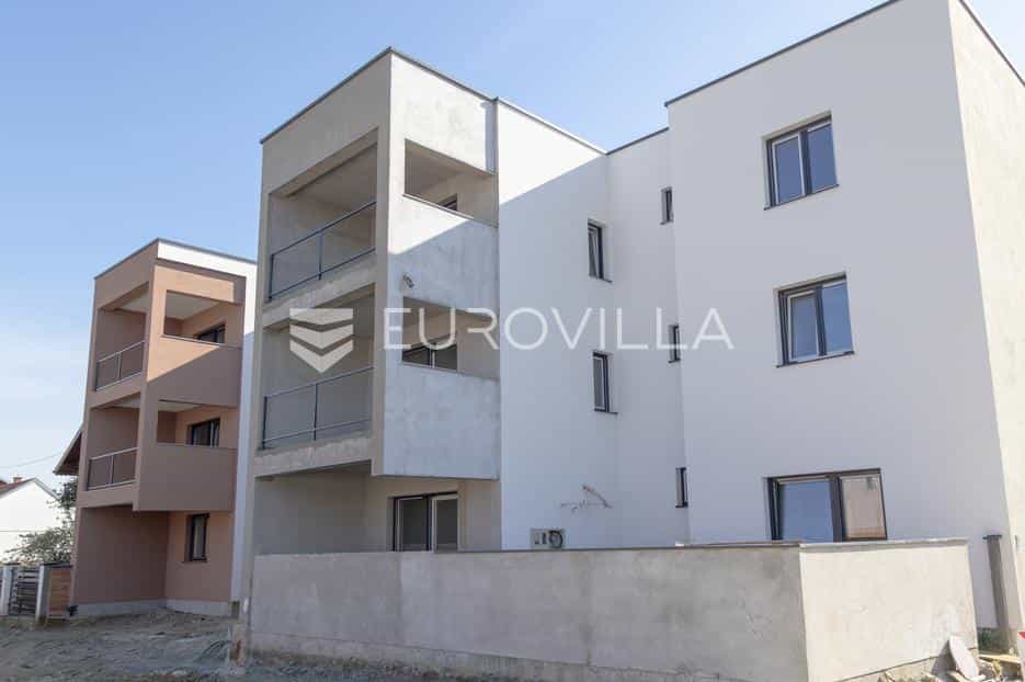 Condominium dans Osijek, Osjecko-Baranjska Zupanija 12612574