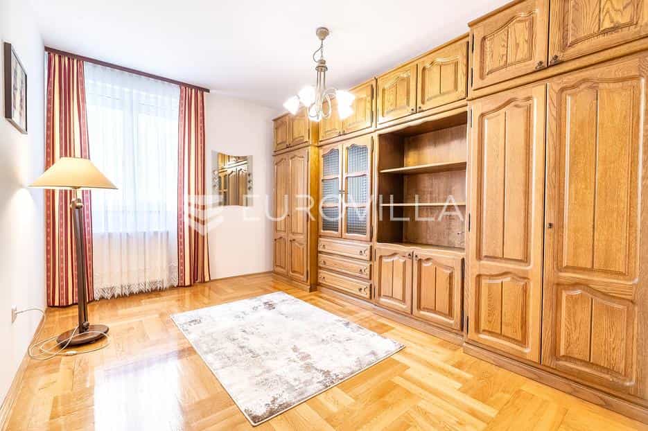 Condominium dans Hrelici, Zagreb, Grad 12612606