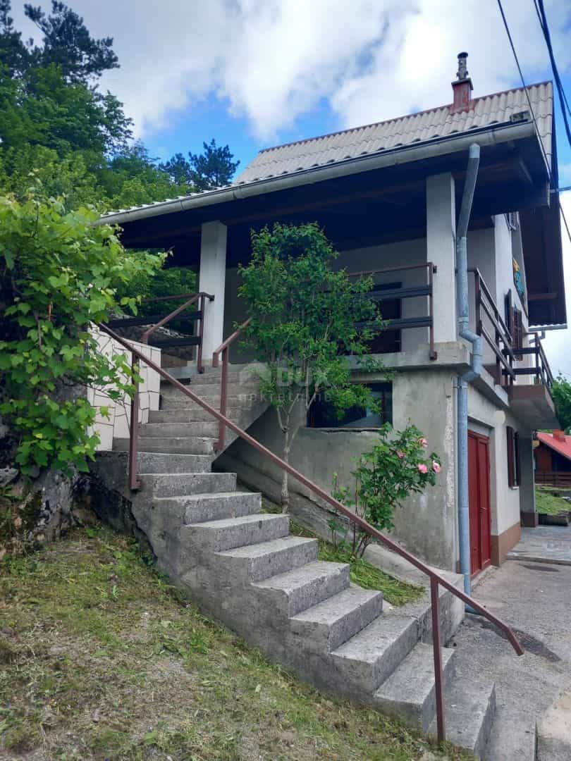 房子 在 Lič, Primorsko-goranska županija 12612641