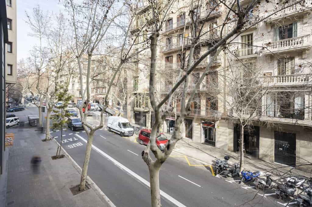 Condominio en Barcelona, Cataluña 12613412