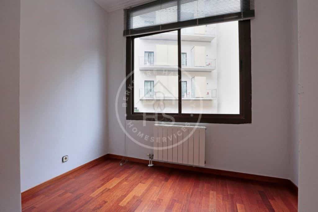 Condominium in Barcelona, Cataluña 12613429