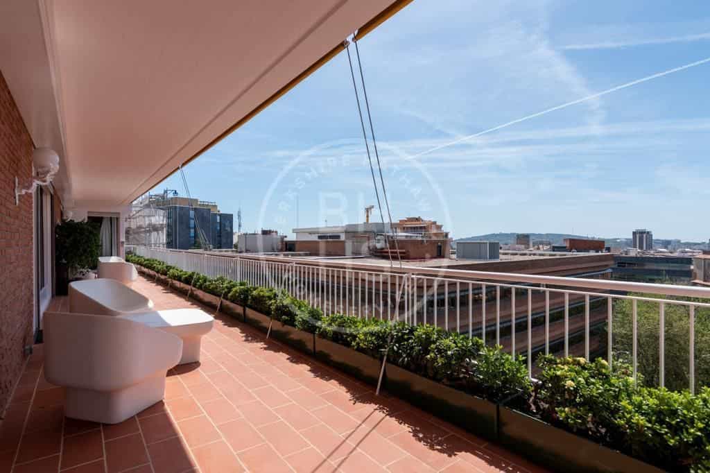 Condominium in Barcelona, Cataluña 12613463