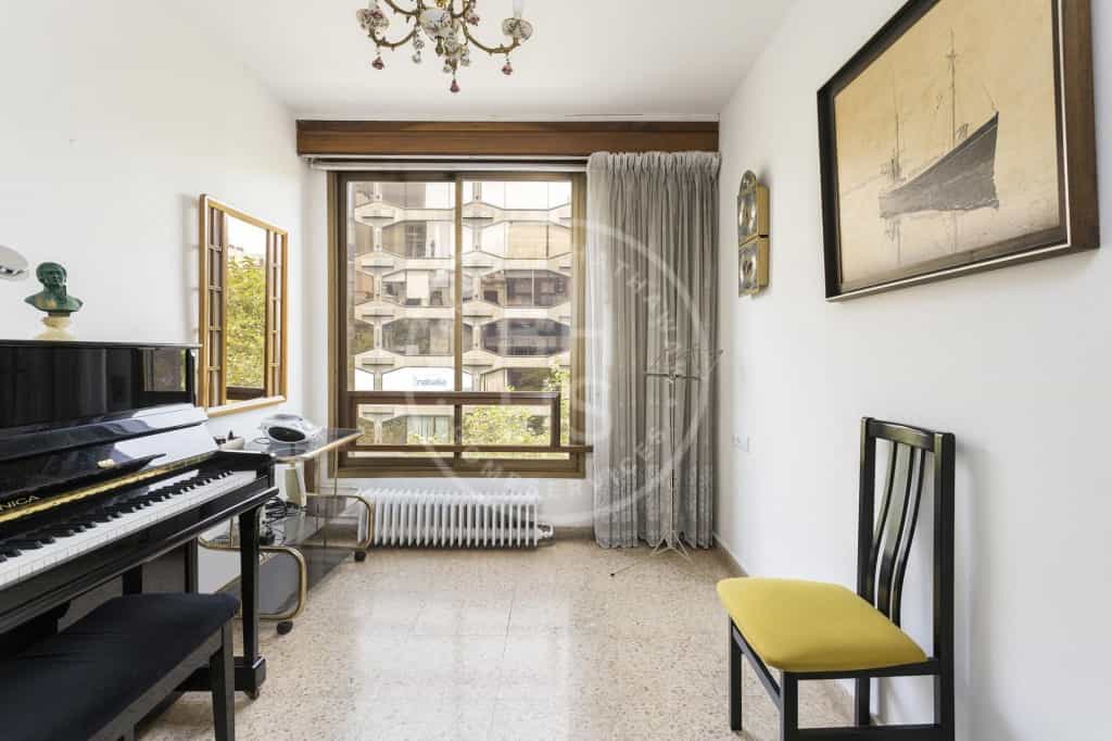 Condominium in Barcelona, Catalonia 12613470