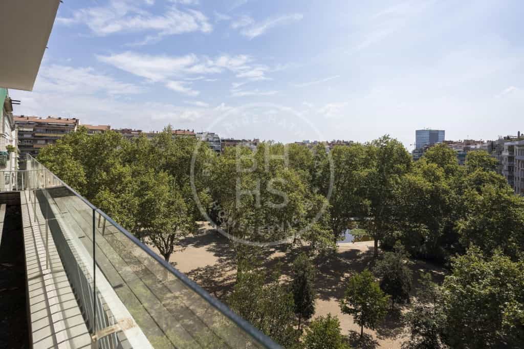 Eigentumswohnung im Barcelona, Cataluña 12613489