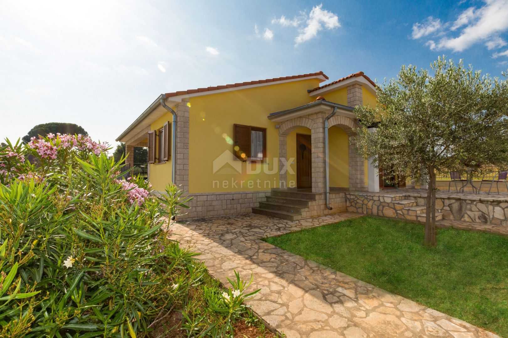 σπίτι σε Kaštelir, Istria County 12613625