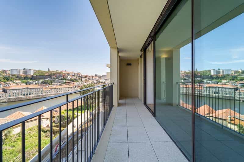 Condominium dans Vila Nova de Gaia, Porto 12613961