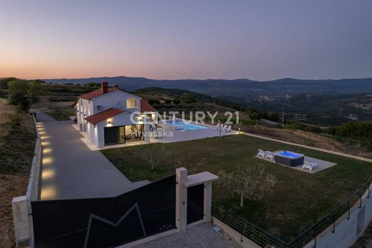 casa en Buzet, Istria County 12614230