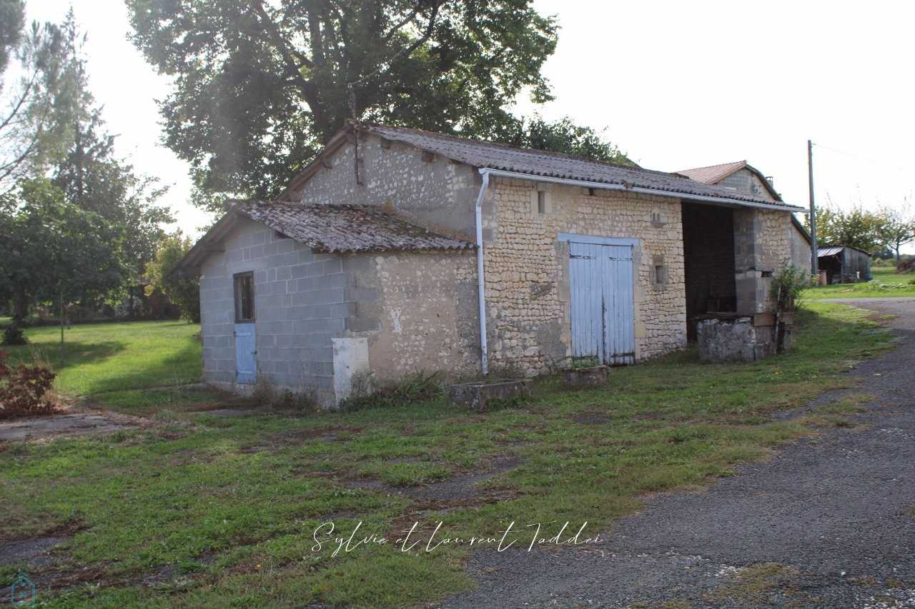 אַחֵר ב Montendre, Nouvelle-Aquitaine 12614673