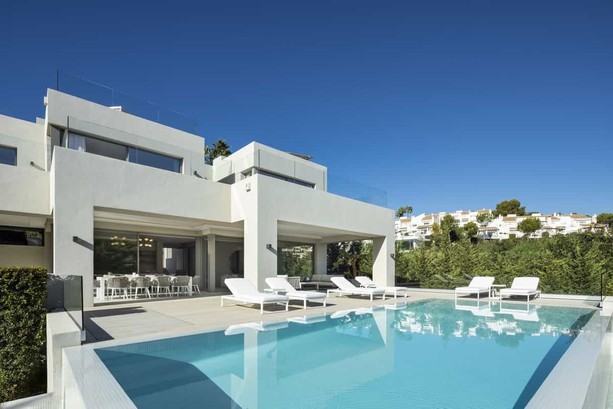 Multiple Houses in Marbella, Andalusia 12614746