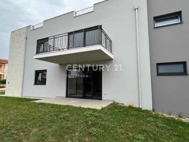 Condominium in Poreč, Istria County 12614950