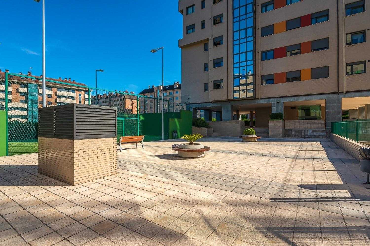 Condominium in Oviedo,  12615031