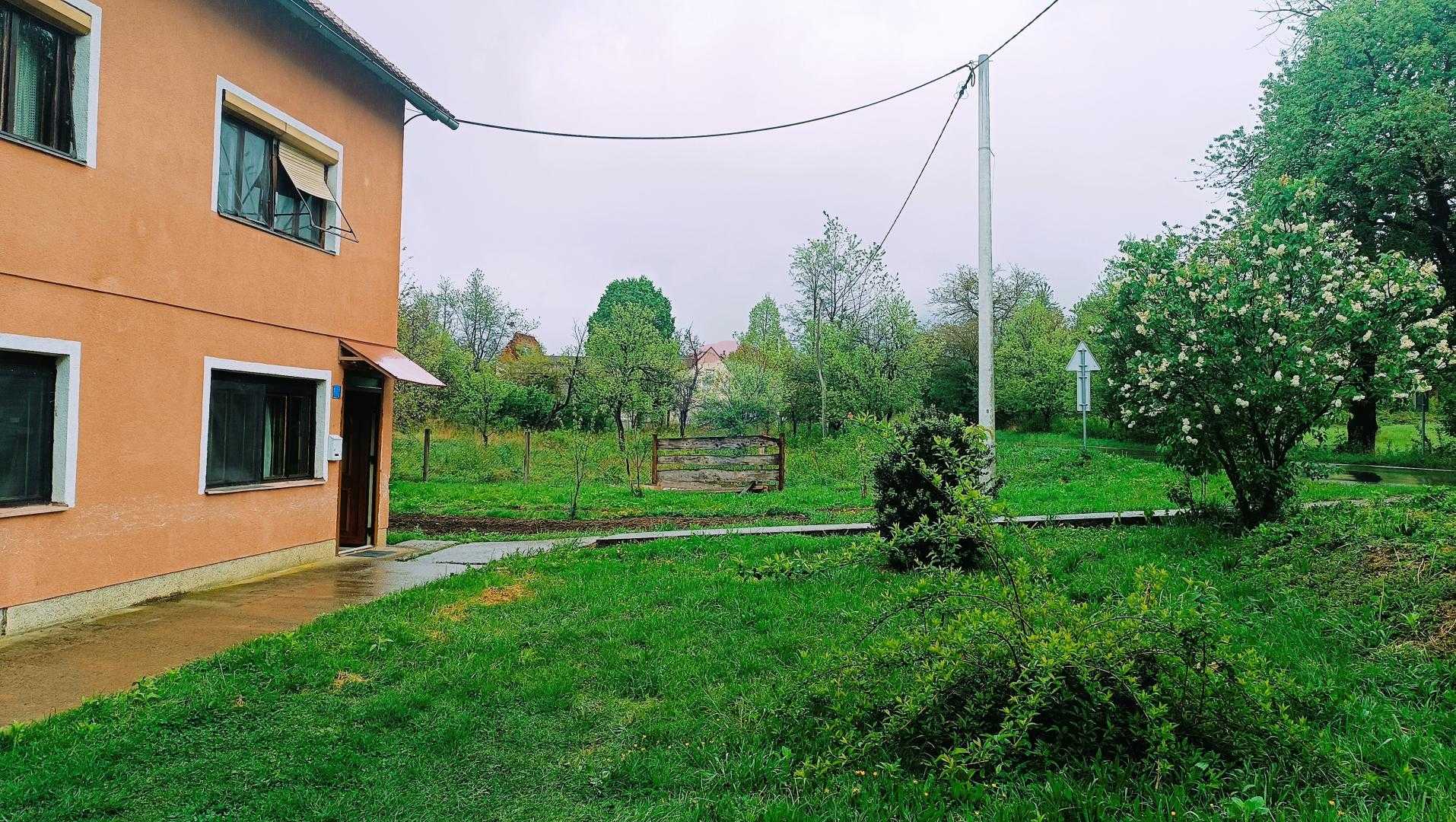 房子 在 Plaski, Karlovacka Zupanija 12615558